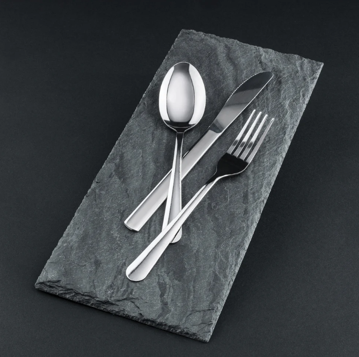 0002-03 - Cuchara de mesa Windsor, 18/0 Peso medio