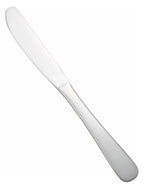 Cuchillo de mesa de acero inoxidable con borde serrado, vista diagonal sobre fondo blanco