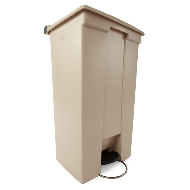 Basurero Contenedor Legacy con pedal de 23 galones, color beige.