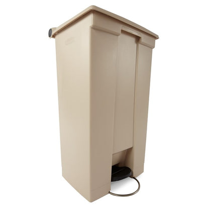Basurero Contenedor Legacy con pedal de 23 galones, color beige.