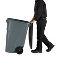 Basurero Rubbermaid Brute con Tapa y Ruedas 189.3 L Gris