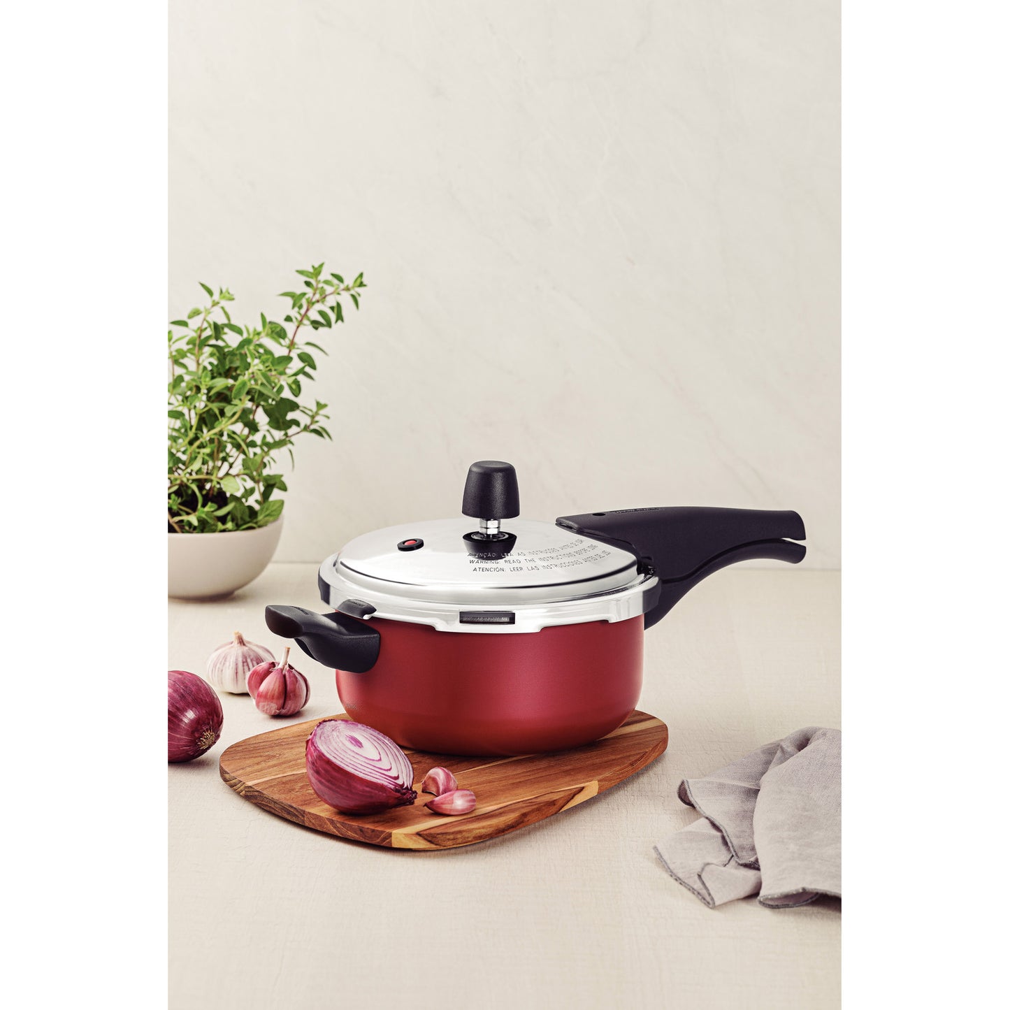 20586/720 	Olla a presión de aluminio Tramontina Vancouver con revestimiento antiadherente Starflon Max interno y externo, roja, 20 cm, 3 L