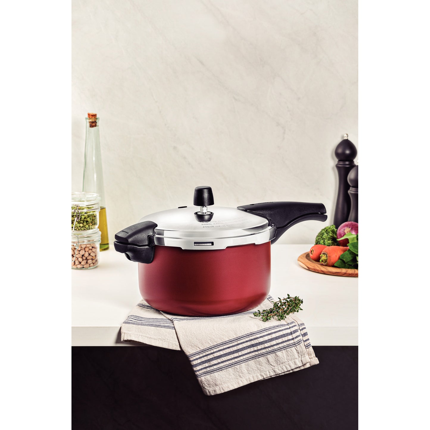 20589/724 	Olla a presión Tramontina Vancouver de aluminio con revestimiento antiadherente Starflon Max interno y externo, roja, 24 cm, 6 L