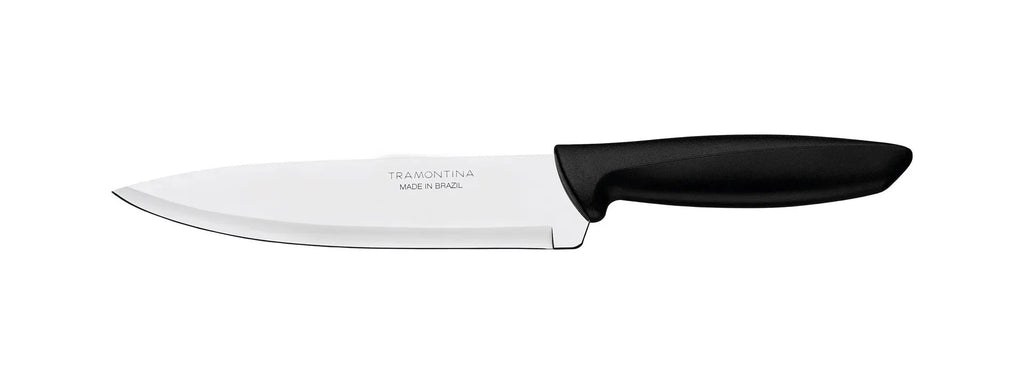 Cuchillo chef Tramontina con hoja de acero inoxidable y mango negro, vista lateral sobre fondo blanco
