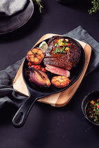 Tabla de cortar ovalada de hierro fundido Tramontina Mix Grill con base y mango de madera mixta, 38,5 x 19 cm