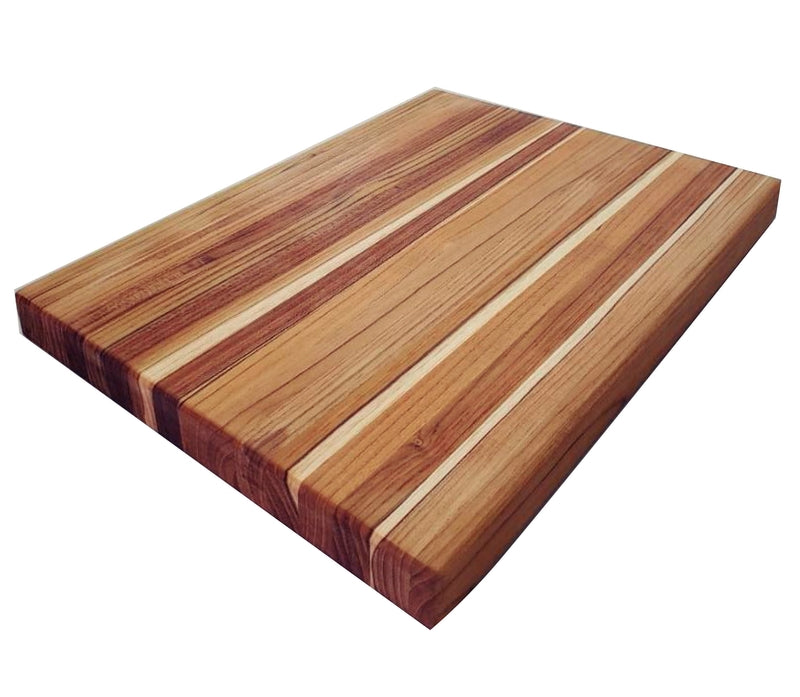 Tabla de cortar de madera rectangular con vetas en tonos claros y oscuros