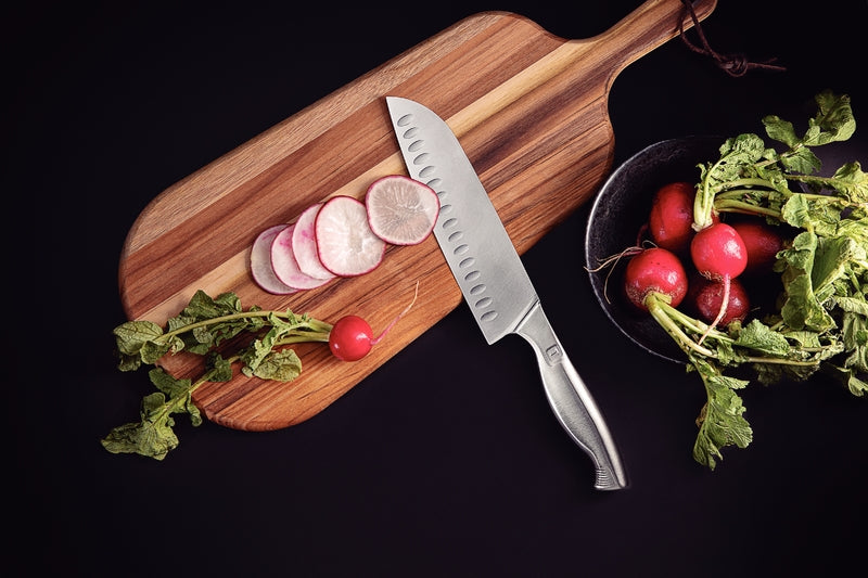 Cuchillo Santoku Tramontina Sublime de acero inoxidable de 7,5 pulgadas.