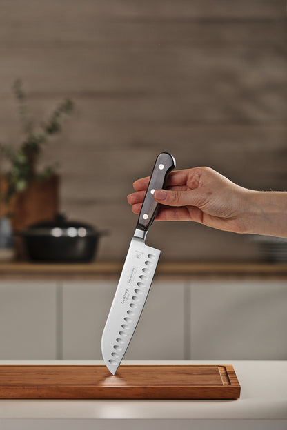 Cuchillo Santoku Tramontina Century Wood con hoja de acero inoxidable y mango de madera marrón tratada, 7"